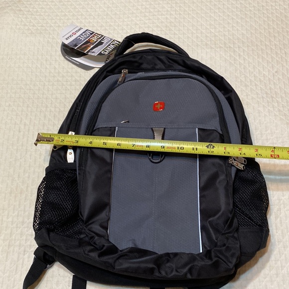 Swiss Gear Backpack in gray & black - Picture 14 of 16